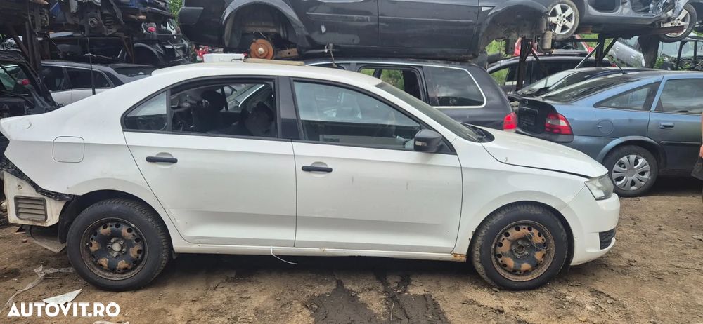 Capota motor / are mici defecte de la pietre / Skoda Rapid 2 2015 / alba - 4