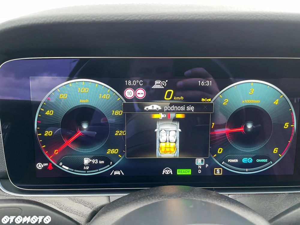 Mercedes-Benz CLS 300 d 4Matic 9G-TRONIC AMG Line - 26