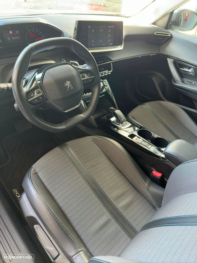 Peugeot 2008 1.2 PureTech Allure EAT8 - 8