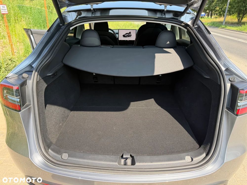 Tesla Model Y Long Range Dual Motor AWD - 13