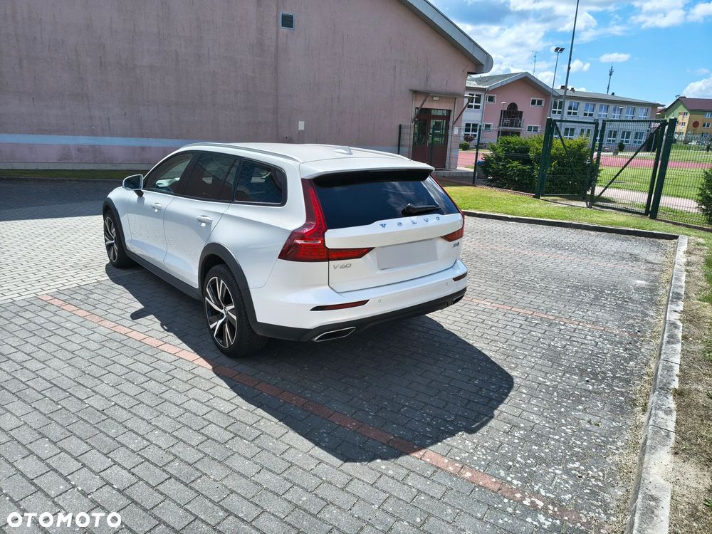 Volvo V60 Cross Country B5 B AWD Ultimate - 3