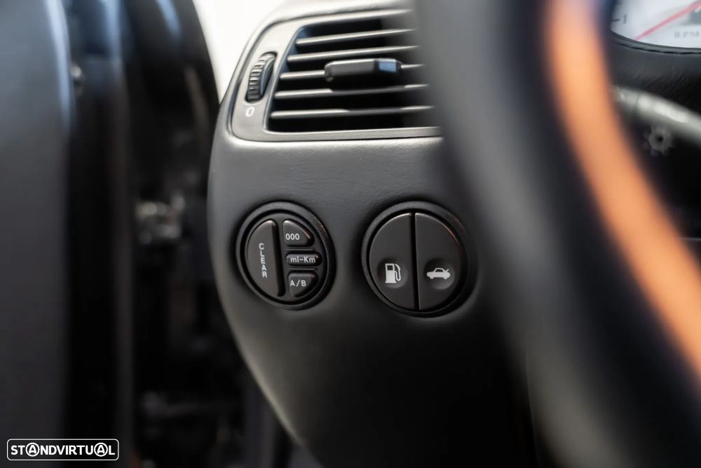 Aston Martin Vanquish - 11