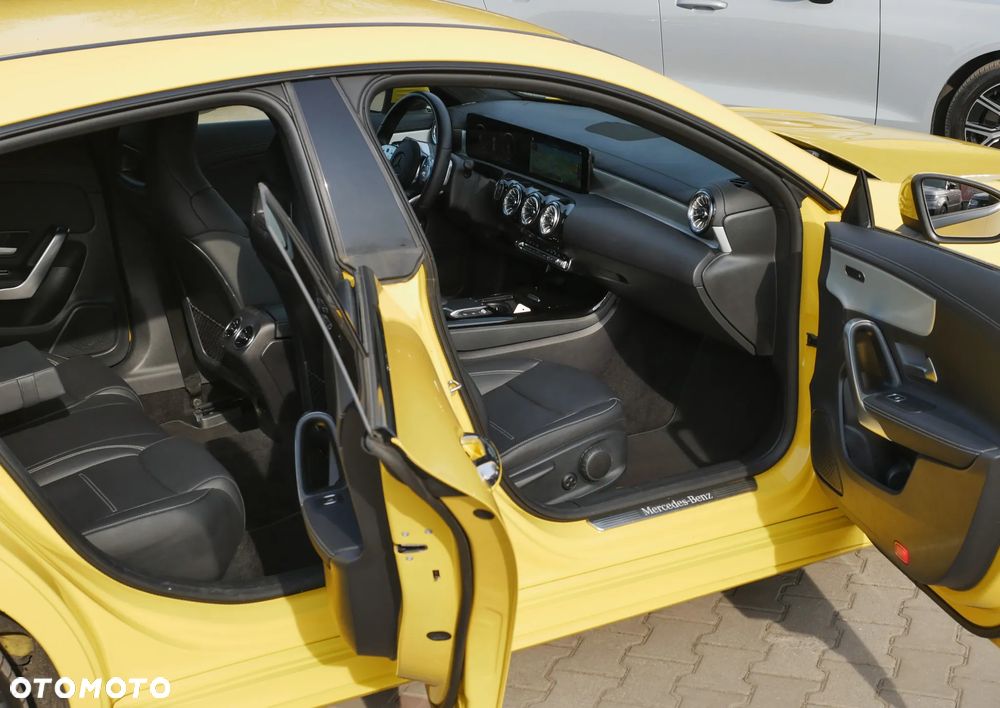 Mercedes-Benz CLA 250 e 8G-DCT AMG Line - 12