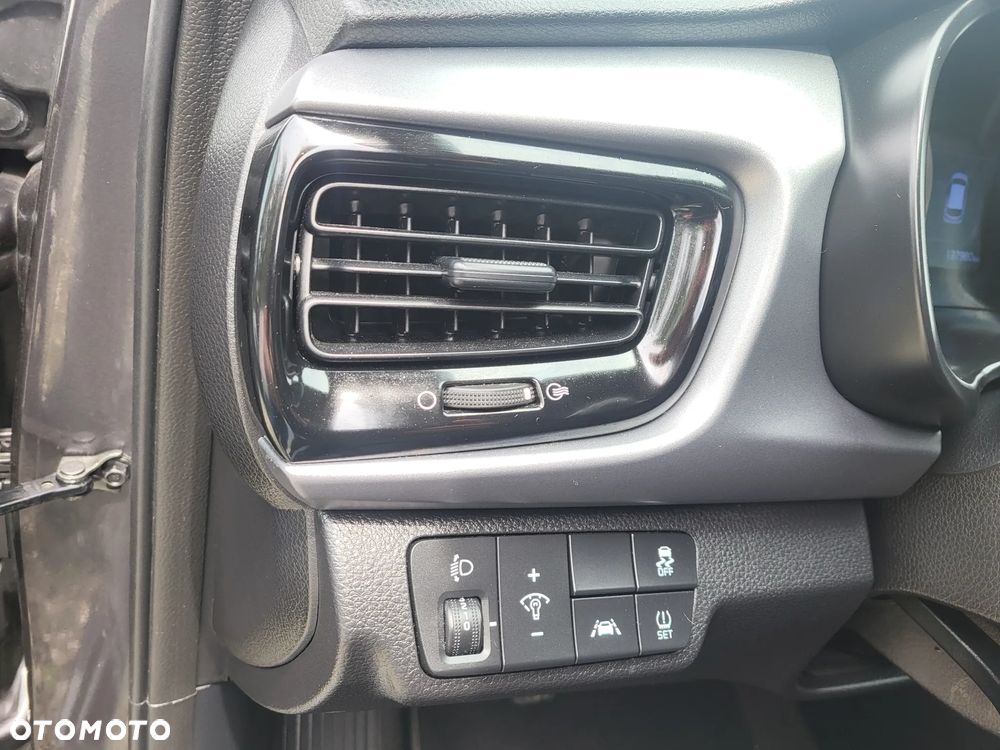 Kia Rio 1.4 L - 13