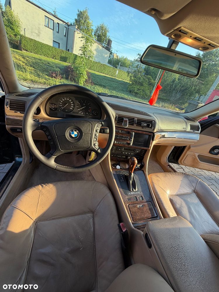 BMW Seria 7 - 21