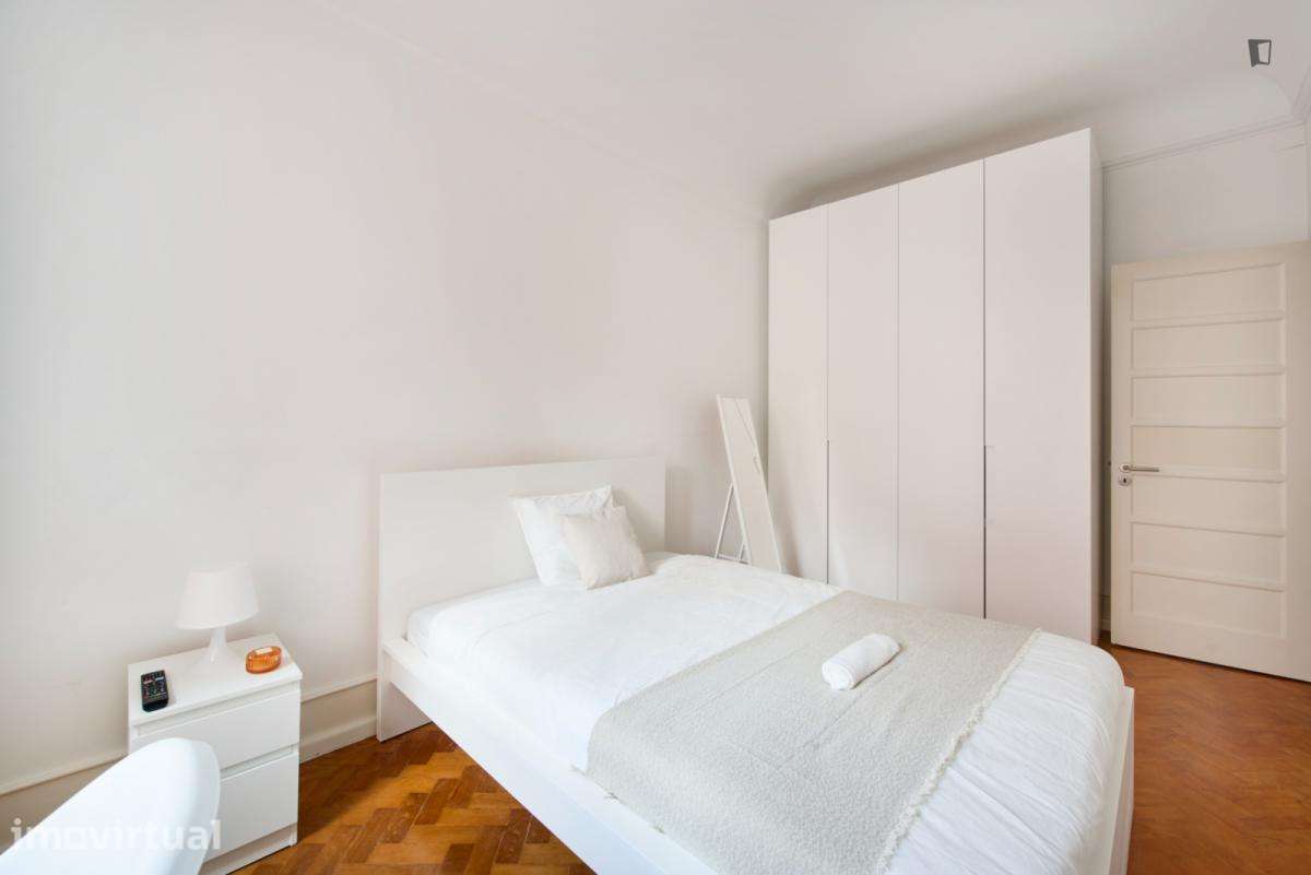 Quarto - localizado em Marquês de Pombal Lisbon - Grande imagem: 4/25