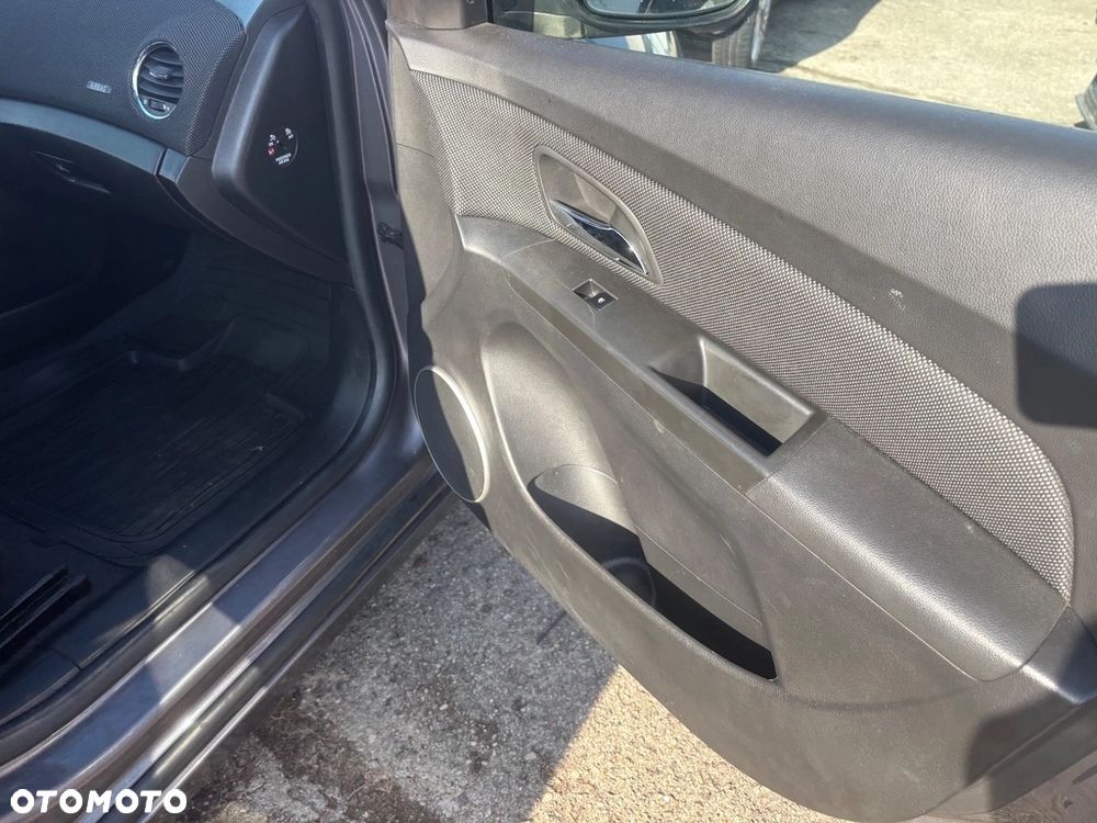 Chevrolet Cruze 1.6 LT - 18