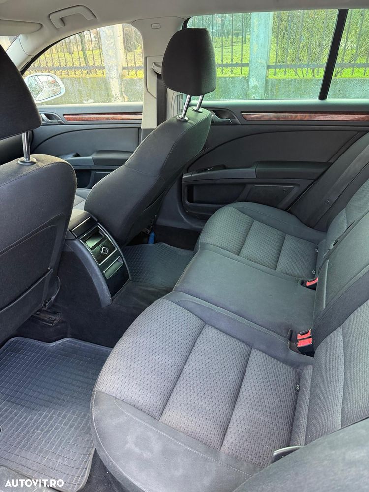 Skoda Superb 2.0 TDI Ambition DSG - 8