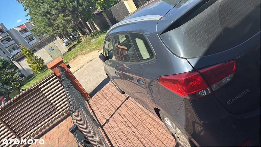 Kia Carens - 3