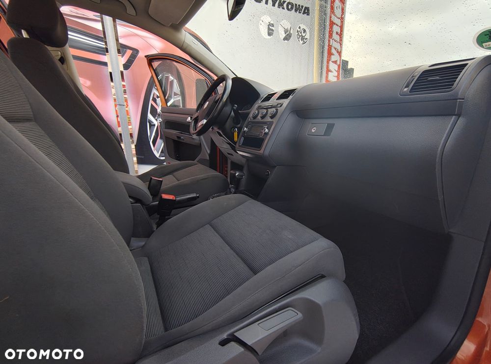 Volkswagen Touran 1.4 TSI DSG Trendline - 11