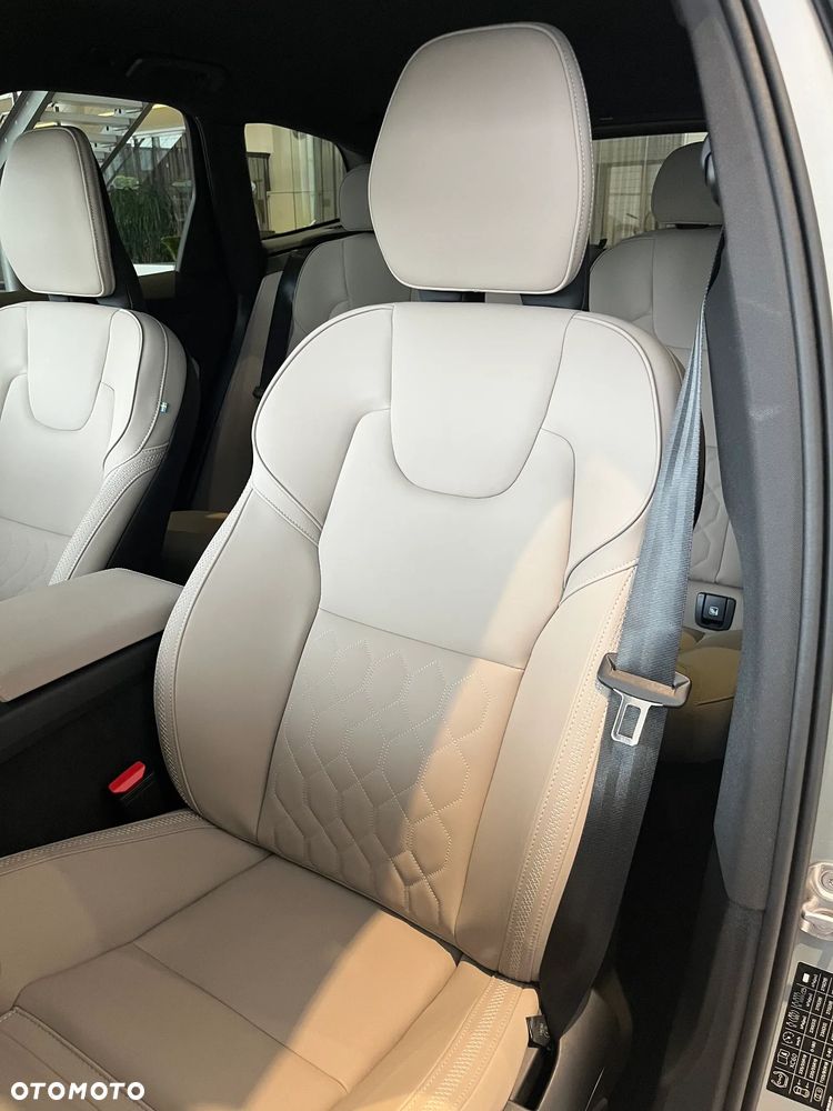 Volvo XC 60 B5 B AWD Plus Bright - 12