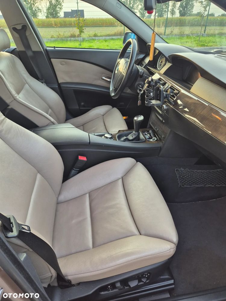 BMW Seria 5 545i - 13