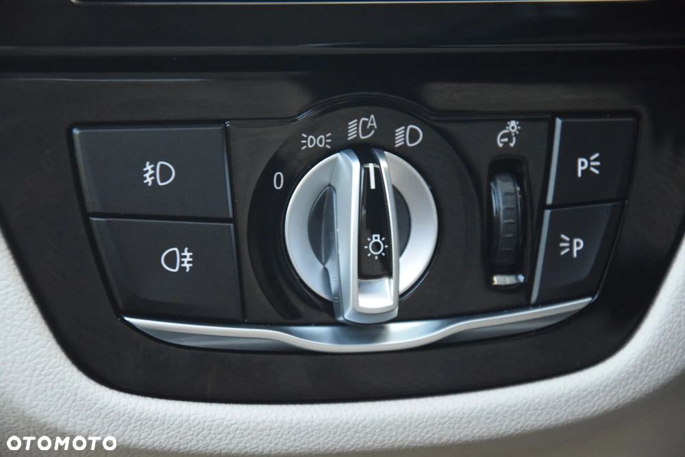 BMW Seria 5 520d xDrive Luxury Line - 23