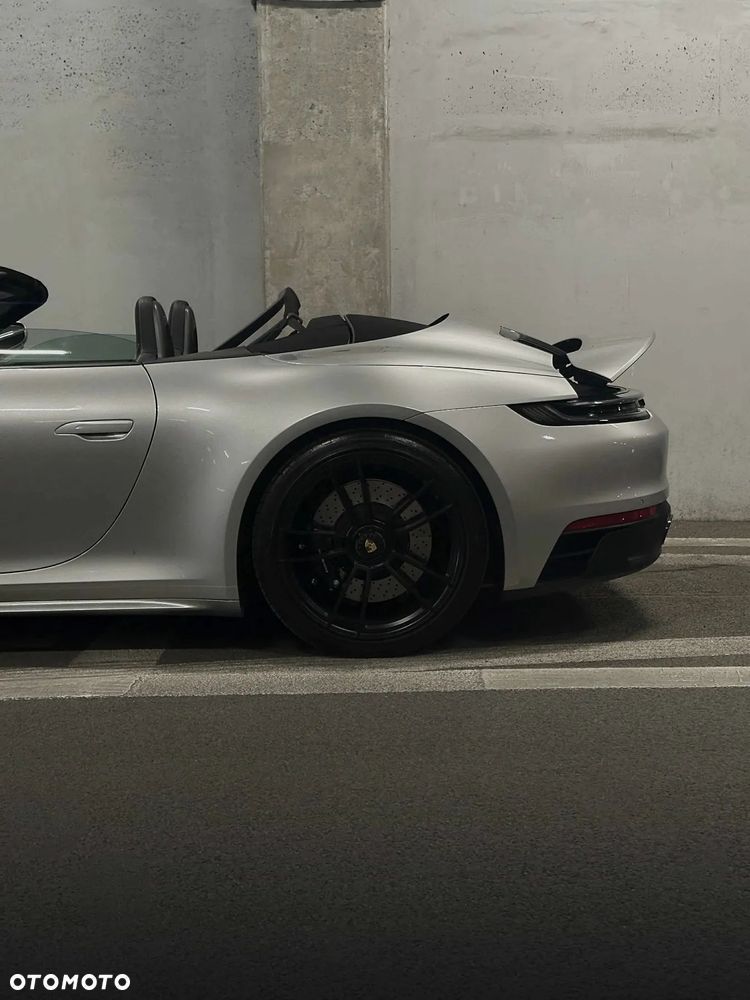 Porsche 911 Carrera 4 GTS - 4