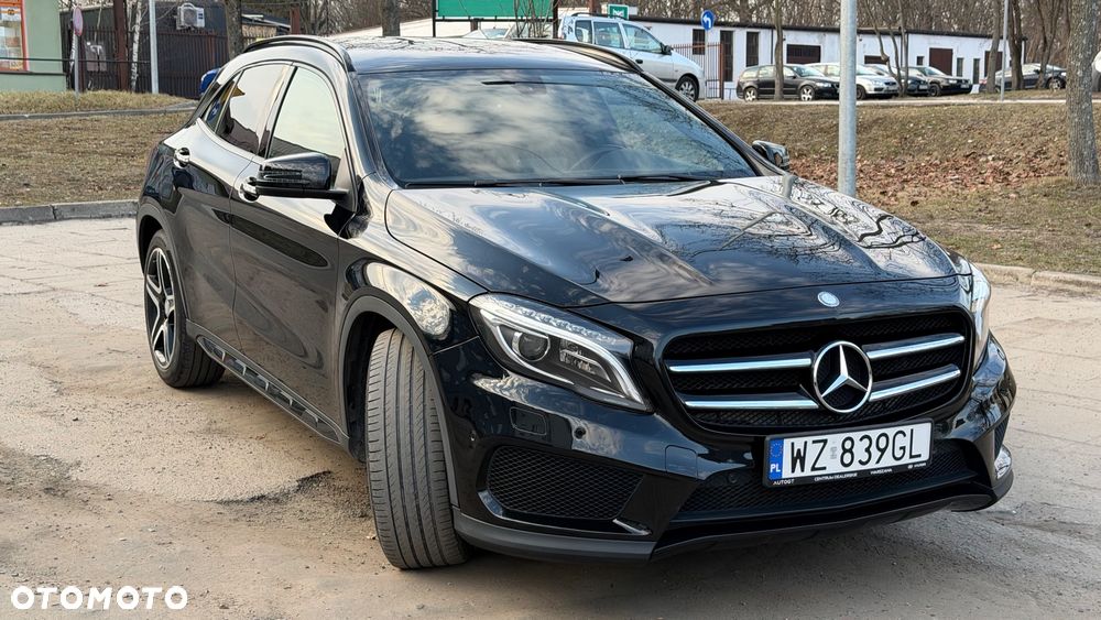 Mercedes-Benz GLA - 16