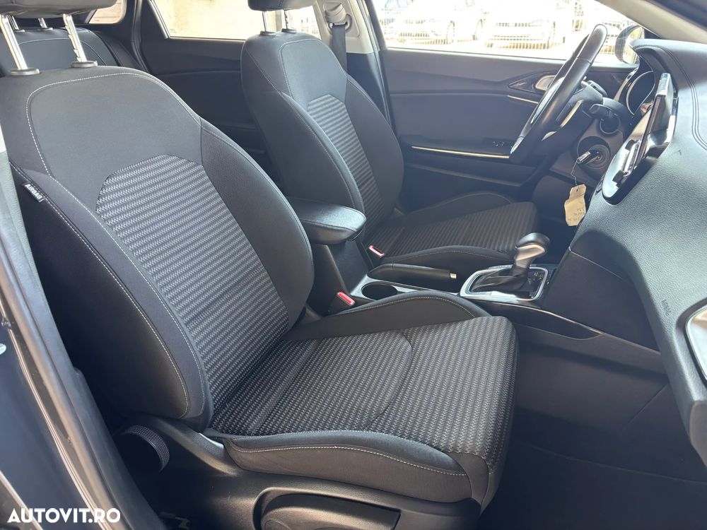 Kia Ceed - 33