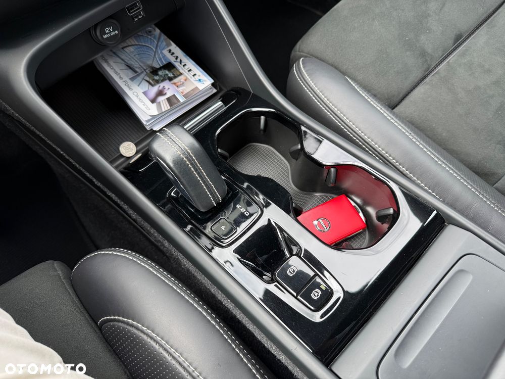 Volvo XC 40 D4 AWD R-Design - 26