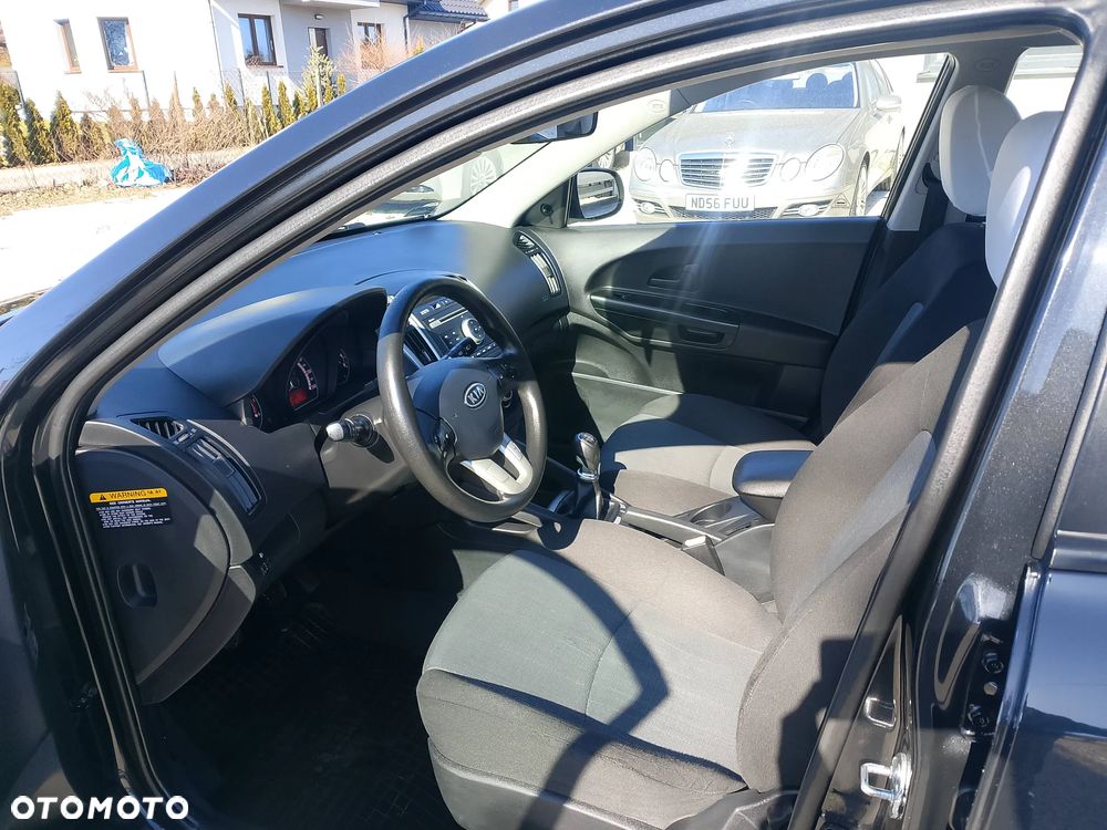 Kia Ceed - 7