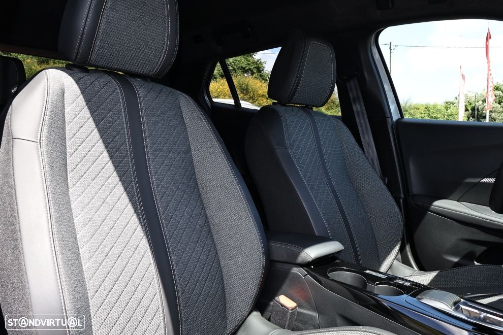 Peugeot 2008 1.2 Hybrid Allure e-DCS6 - 13