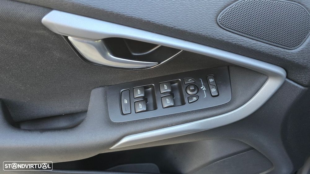 Volvo V40 2.0 D2 Momentum Geartronic - 8