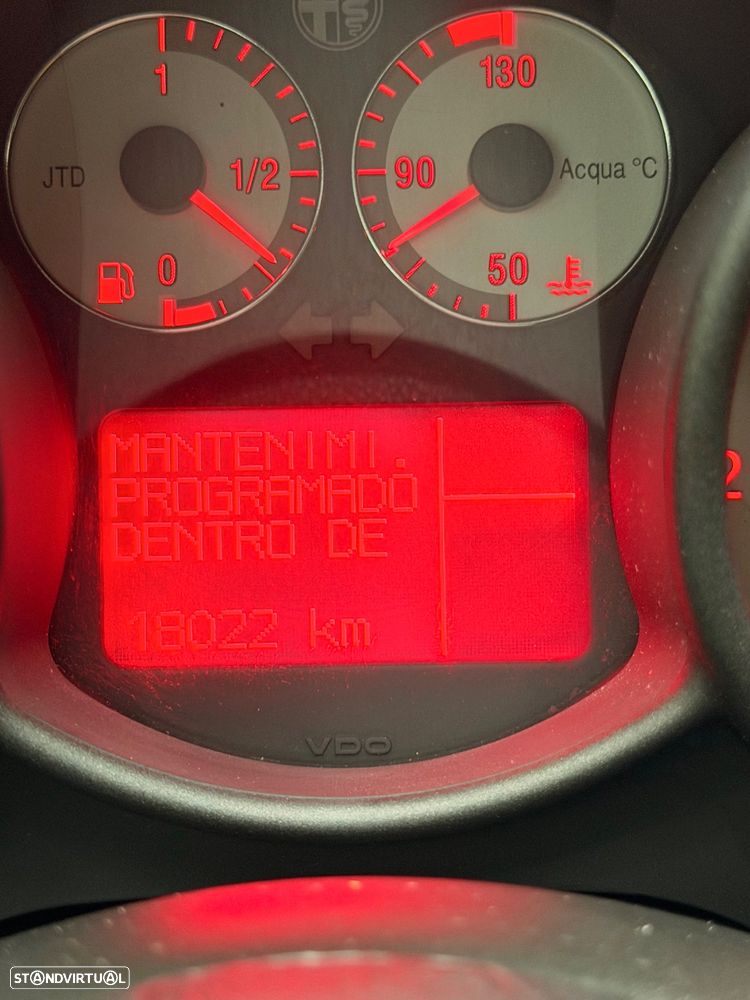 Alfa Romeo GT 1.9 JTD M-JET Distinctive - 28