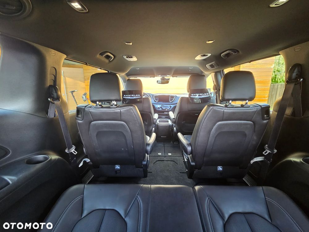 Chrysler Pacifica - 16