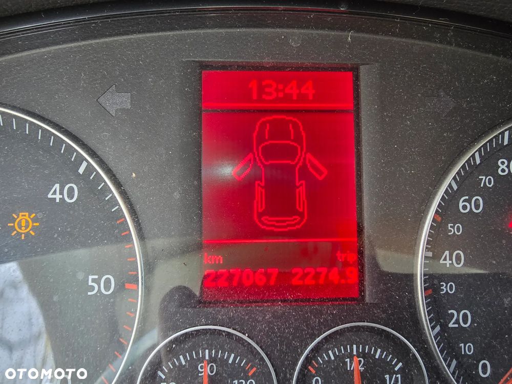 Volkswagen Touran 1.9 TDI Highline - 22