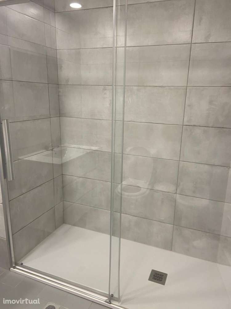 T1 com terraço, garagem e mobiliário completo - Grande imagem: 4/7