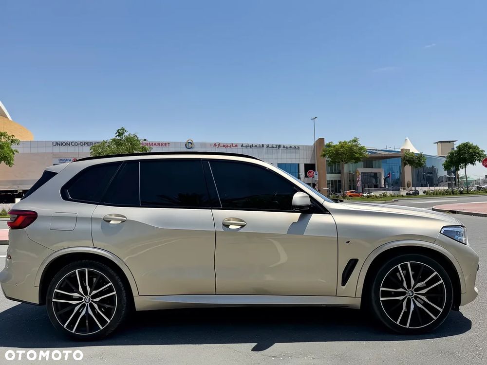 BMW X5 xDrive50i Sport-Aut - 3