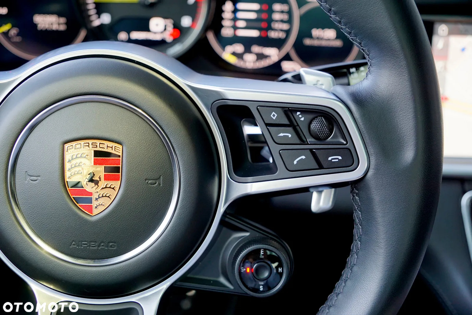 Porsche Panamera 4 E-Hybrid 10 Years Edition - 29
