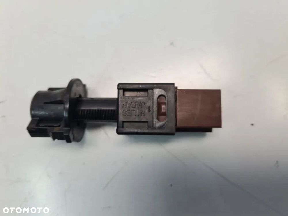 Czujnik pedału hamulca świateł stopu Nissan NAVARA D40 2.5DCI - 6