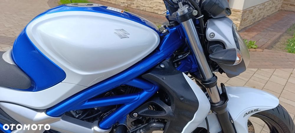 Suzuki Gladius - 25
