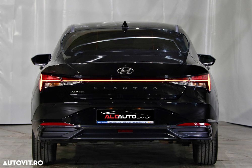 Hyundai Elantra - 35