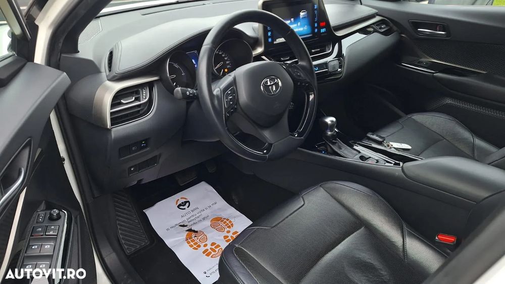 Toyota C-HR Hybrid Style Selection - 8