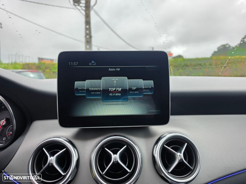 Mercedes-Benz GLA 200 Urban Aut. - 34