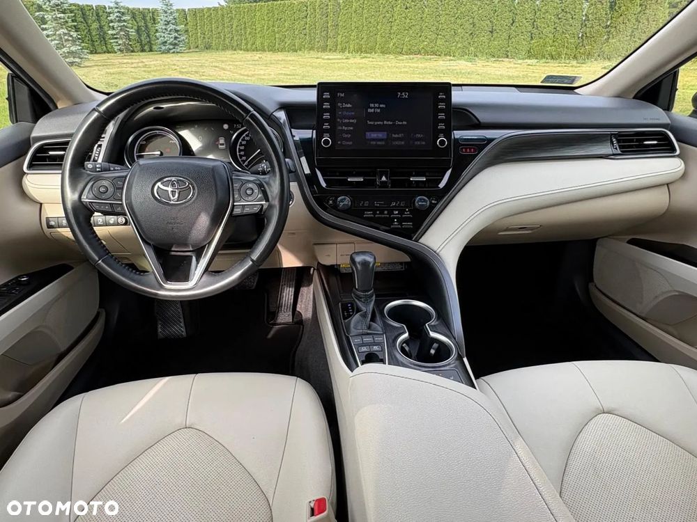 Toyota Camry 2.5 Hybrid Executive CVT - 18