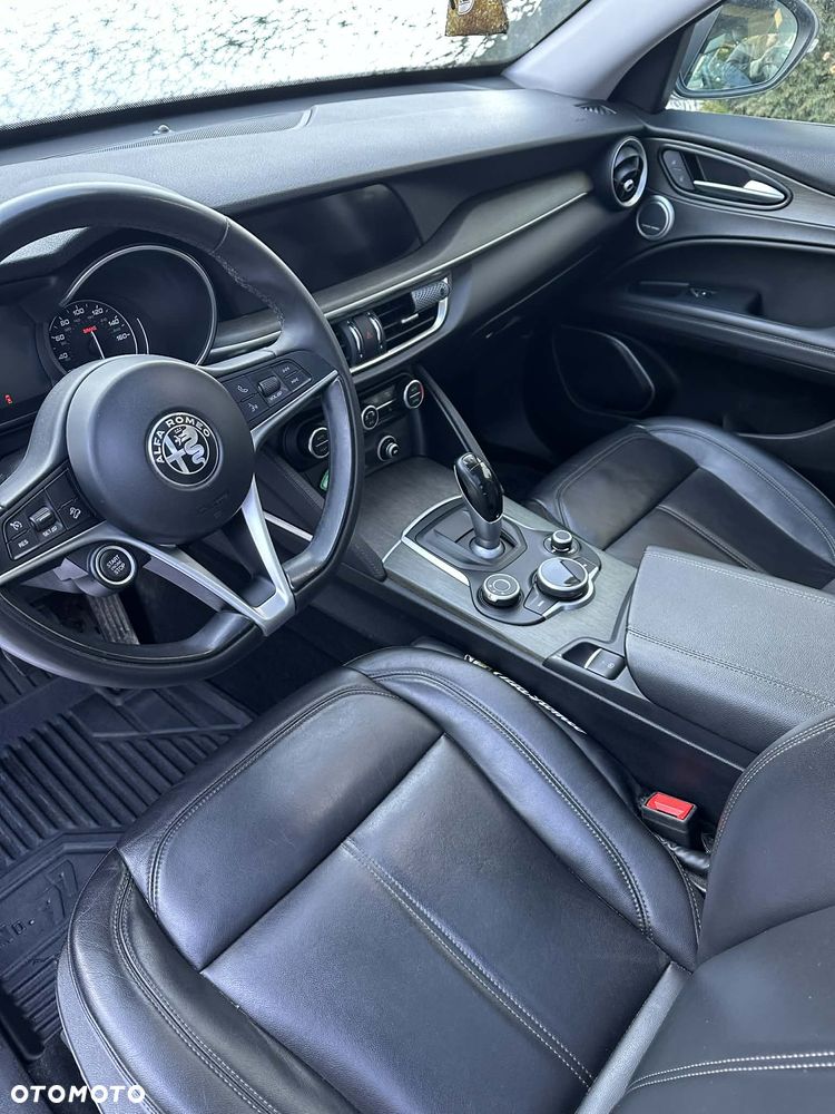 Alfa Romeo Stelvio 2.0 Turbo 16V AT8-Q4 Ti - 23