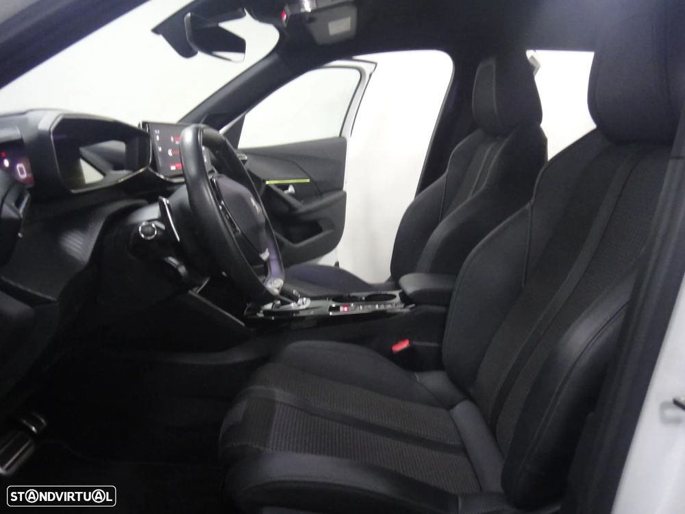 Peugeot 2008 PureTech 130 EAT8 GT - 12