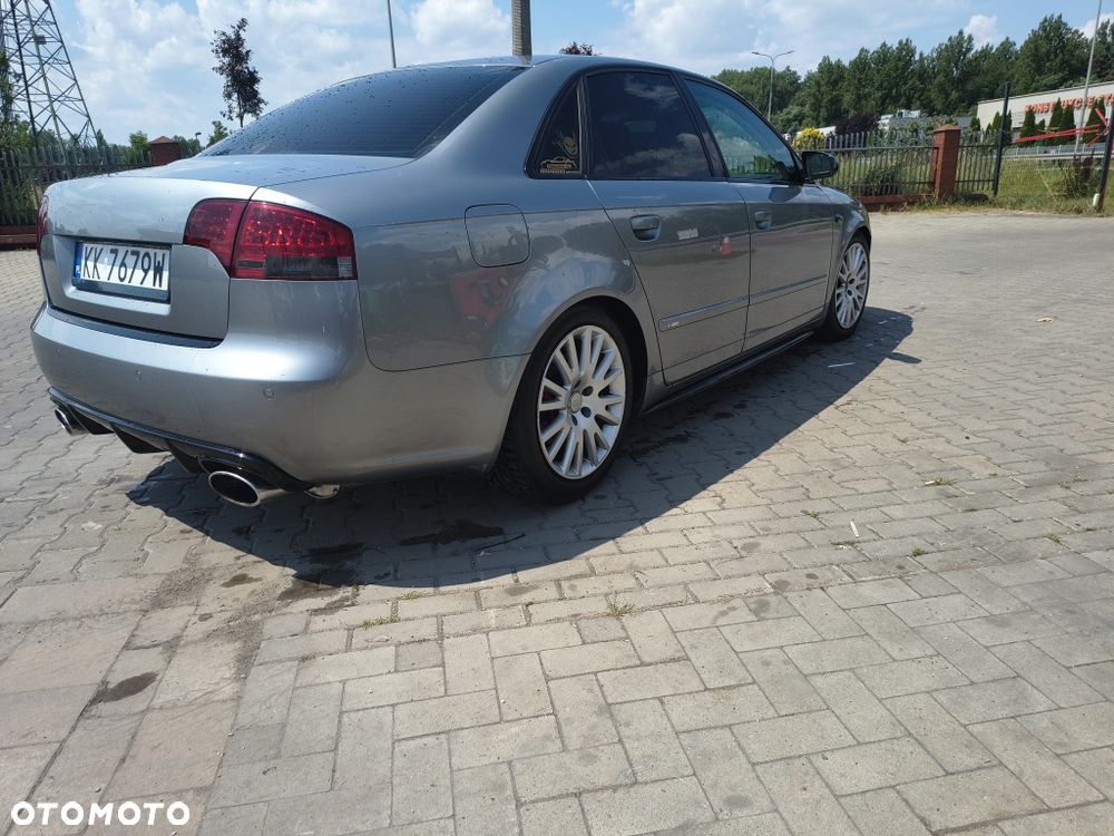 Audi A4 Limousine - 4