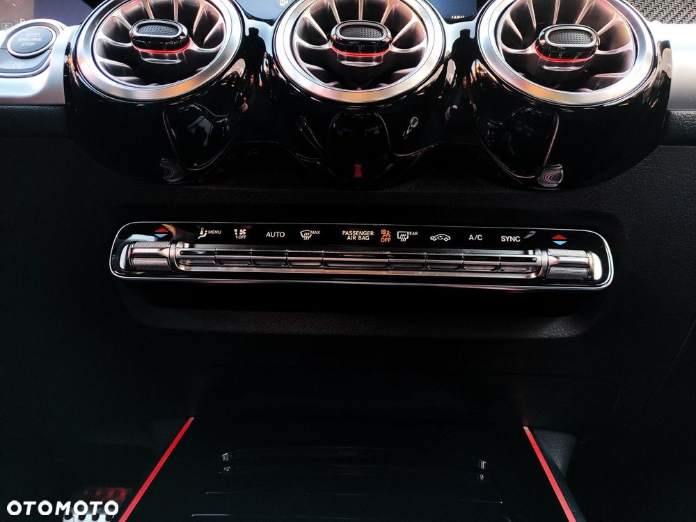 Mercedes-Benz GLB 200 AMG Line 7G-DCT - 20