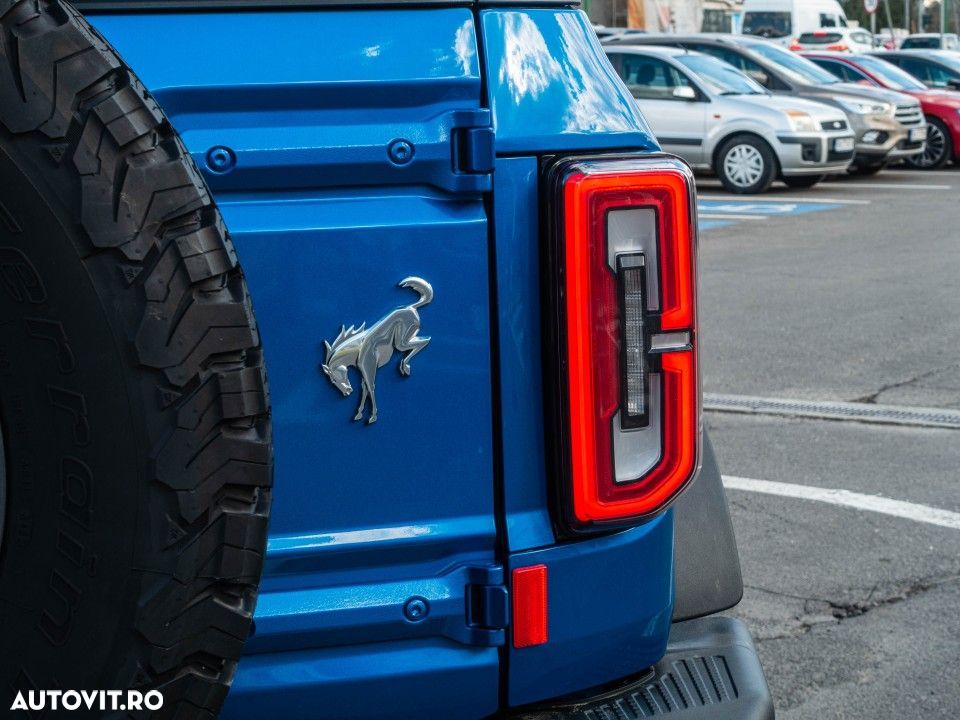 Ford Bronco - 12
