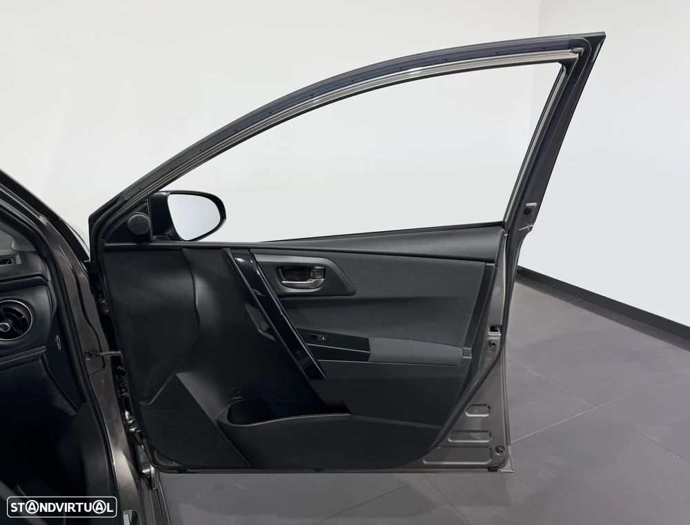 Toyota Auris Touring Sports 1.8 HSD Exclusive+Navi - 42