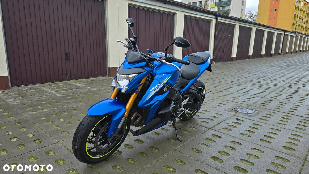 Suzuki GSX 1000 - 2
