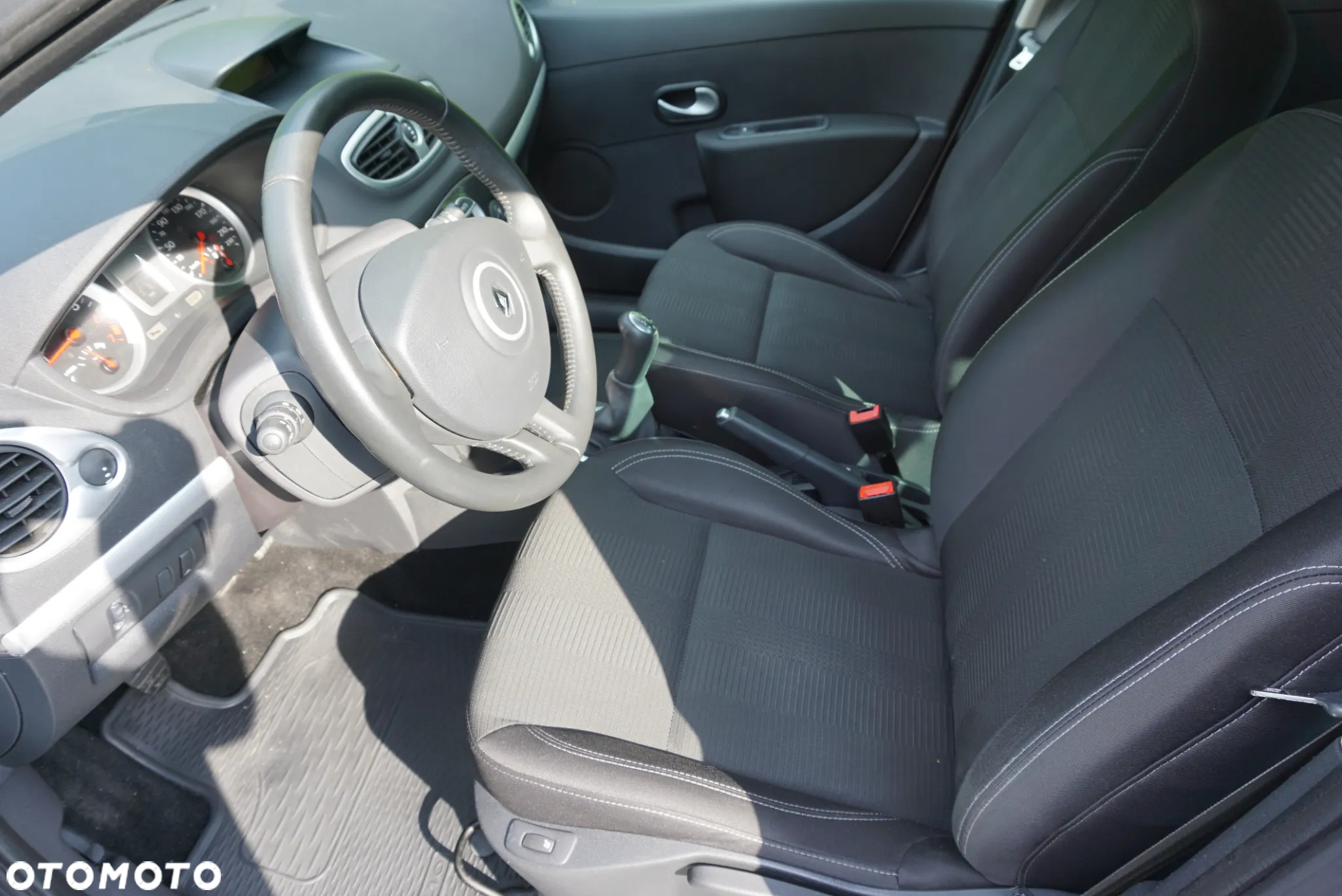 Renault Clio 1.2 16V 75 Expression - 18