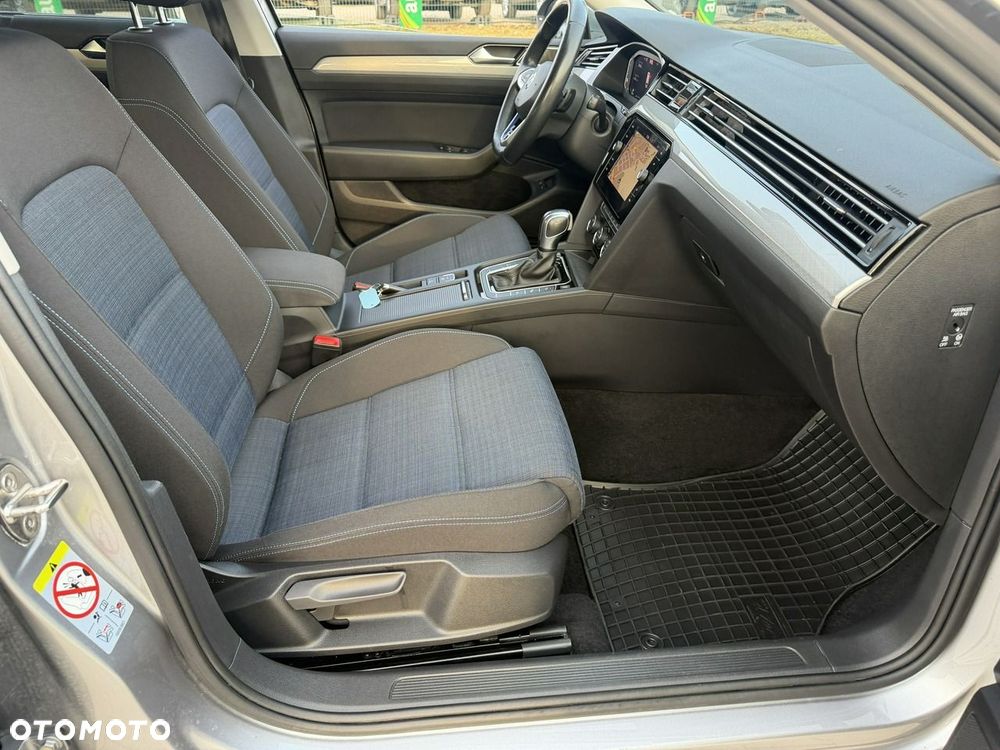 Volkswagen Passat - 35