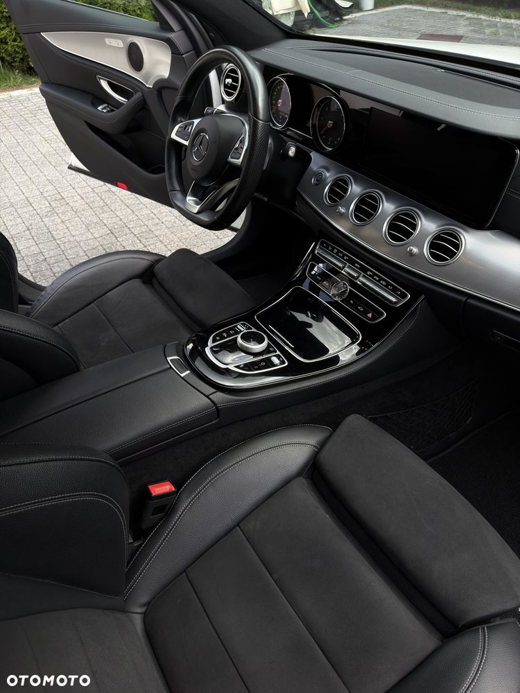 Mercedes-Benz Klasa E 220 d 4-Matic 9G-TRONIC - 13