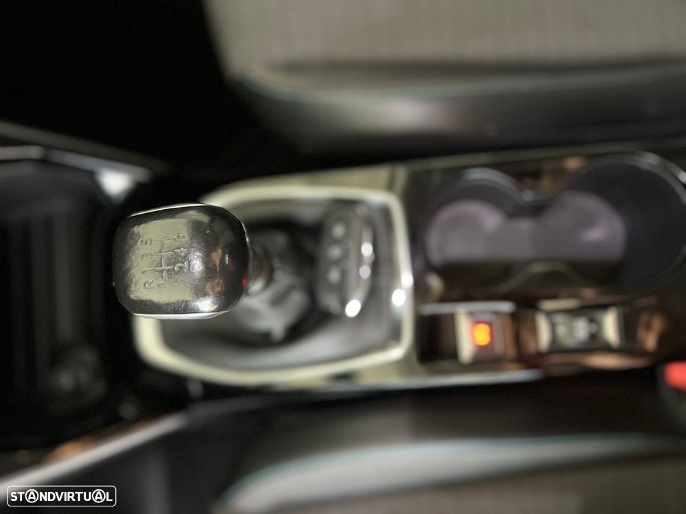 Peugeot 2008 1.5 BlueHDi Allure Pack - 21