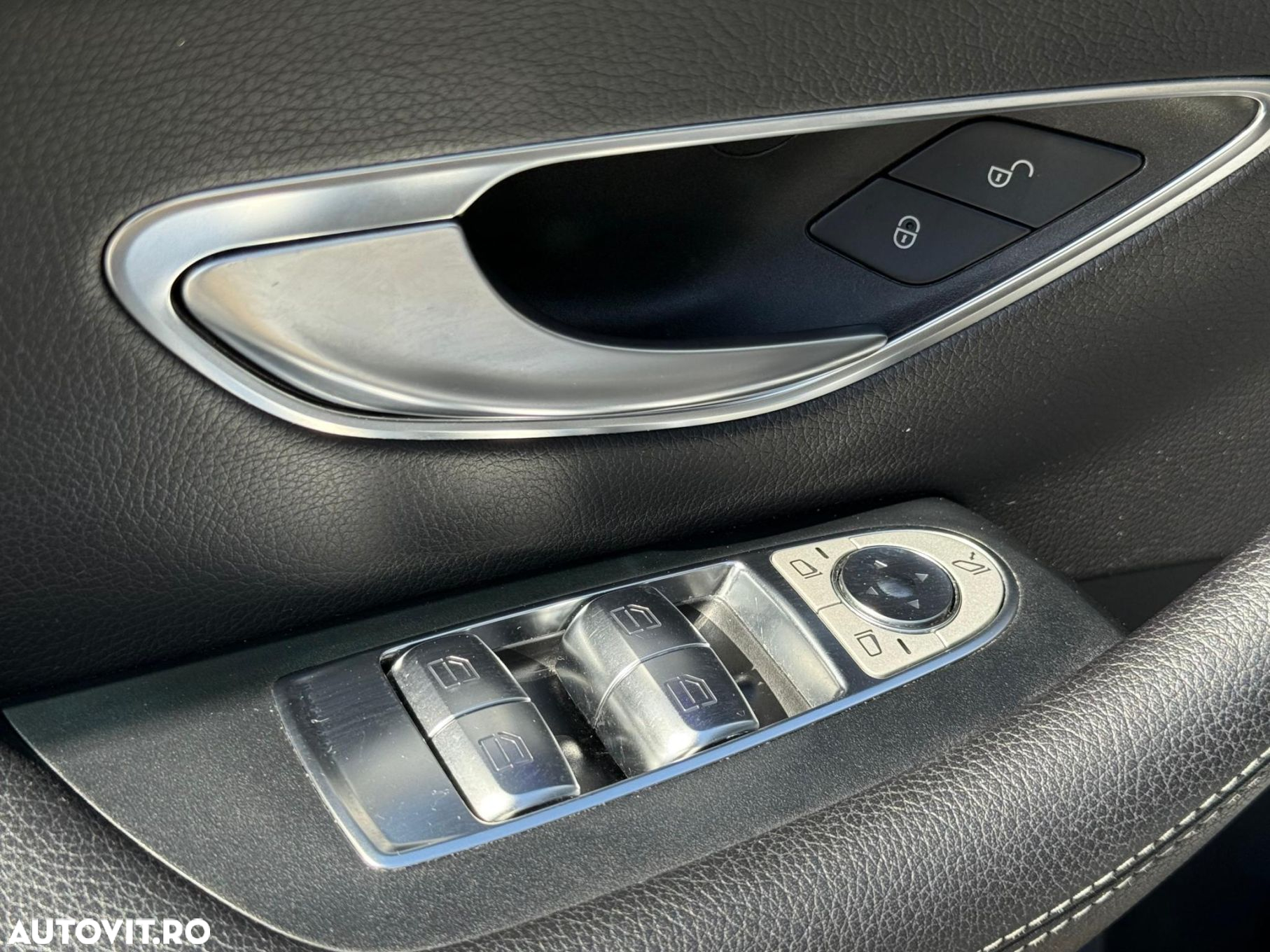 Mercedes-Benz E 200 Coupe Aut. - 37
