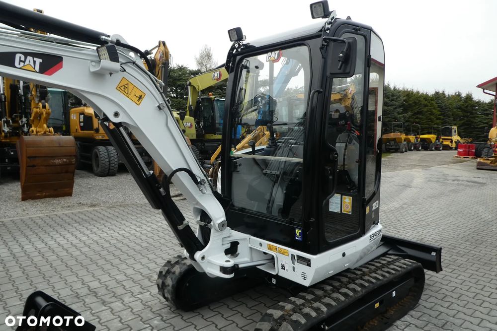 Caterpillar 302,7D CR TRZY ŁYŻKI - 21