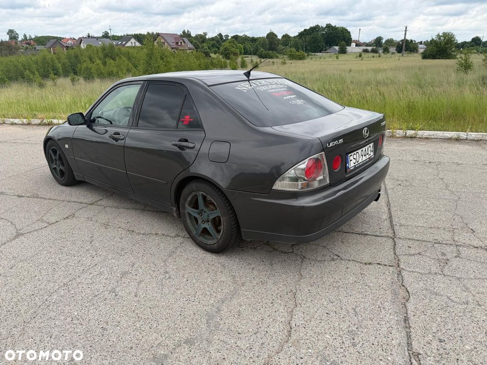 Lexus IS - 7